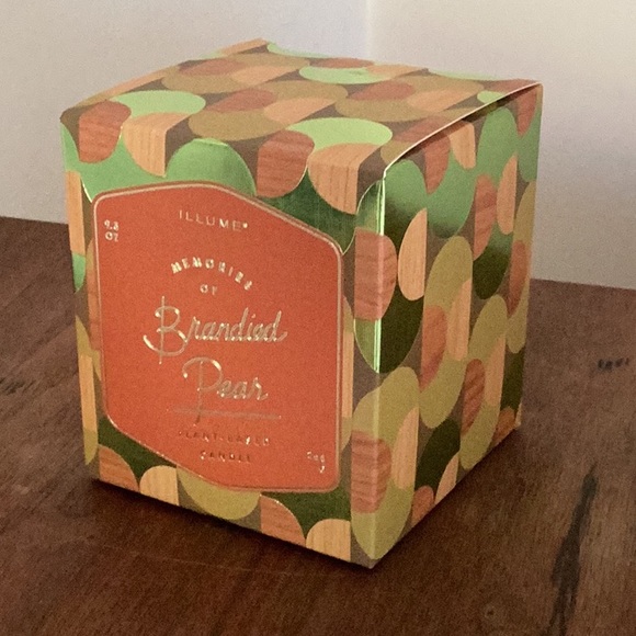 ILLUME Memories Of Brandied Pear 9.3 Oz Candle In decorative Glass With Gift Box - Picture 4 of 4